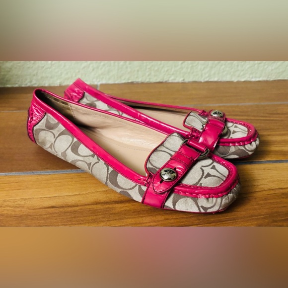 Coach Hellen Flats in Signature Canvas with a Pink Patent Leather Trim Size: 8 - Picture 1 of 8
